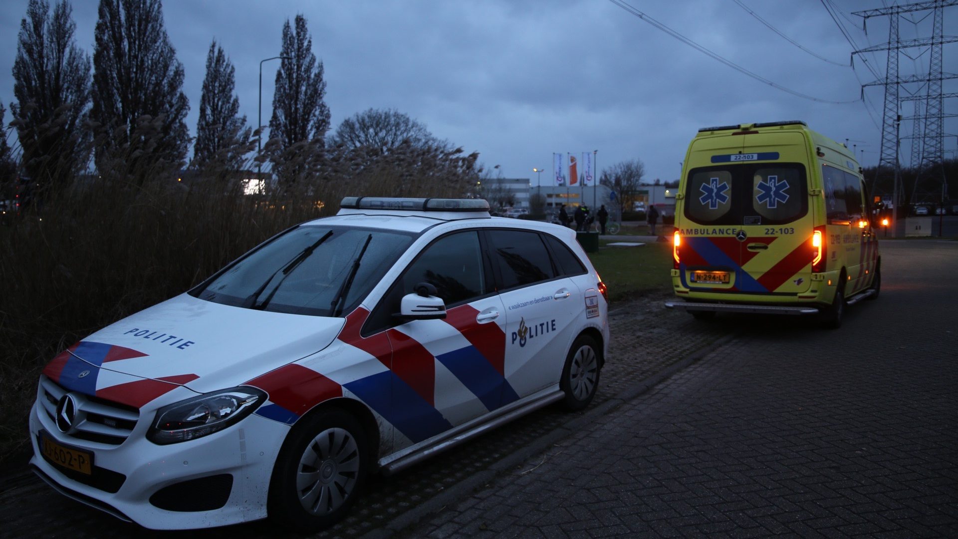 Politie en ambulance bij het ongeval op Ekkersrijt