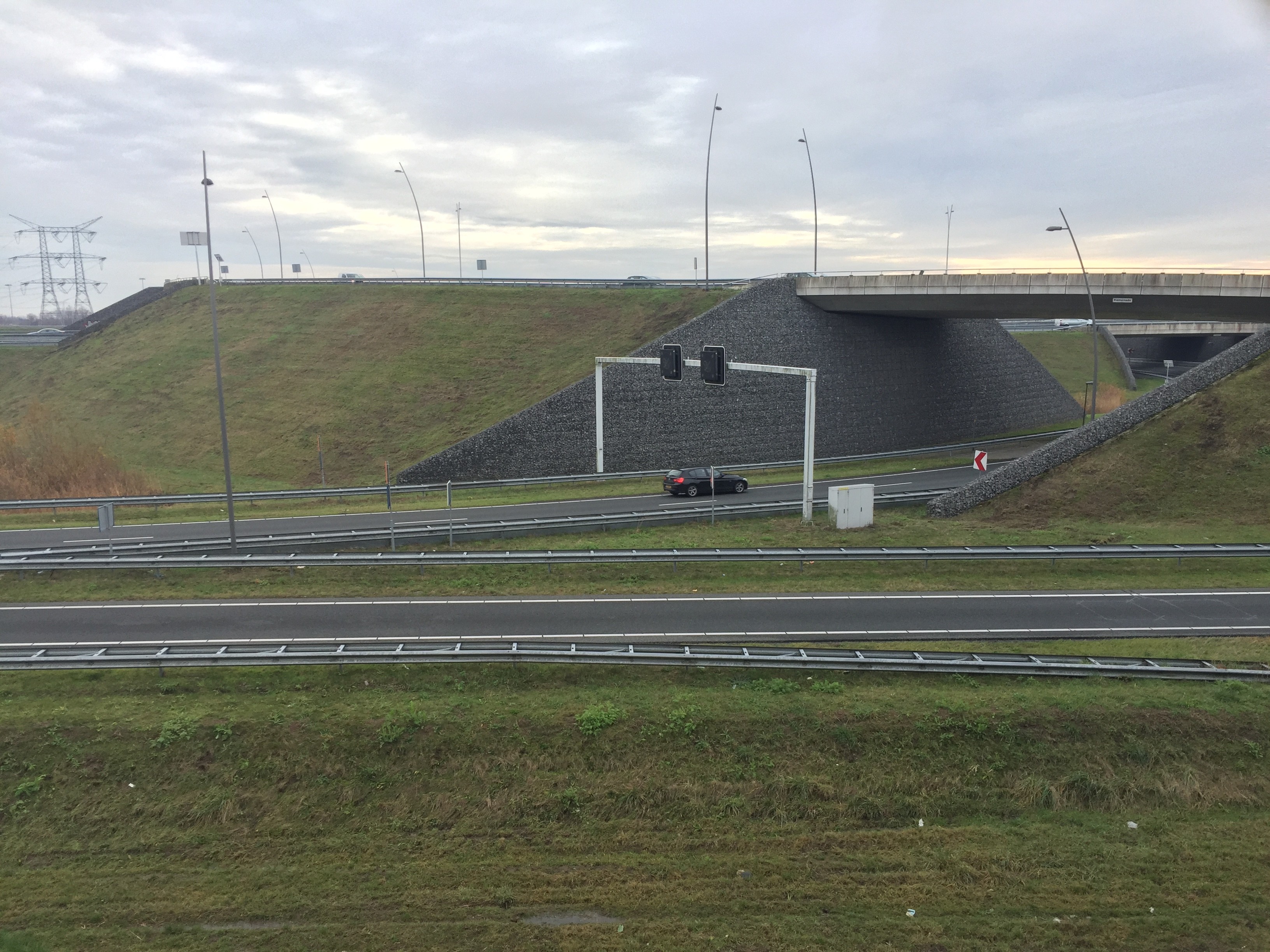 Bussen langs de file tussen knooppunt Ekkersweijer en Nistelrode
