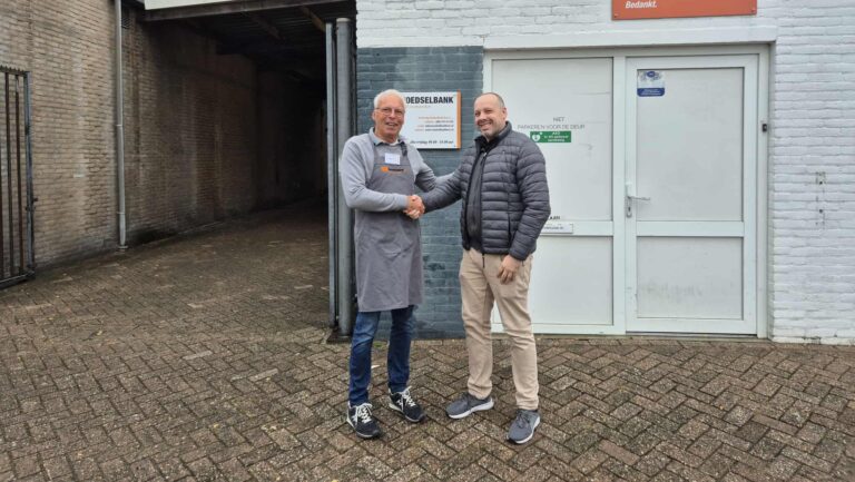 Ons Son en Breugel doneert passe-partouts Winter Event aan de Voedselbank