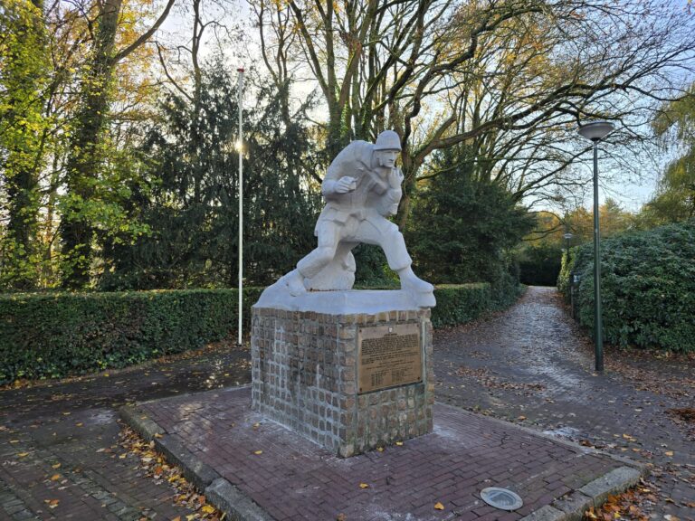 Restauratie monument ‘De Parachutist’ is klaar