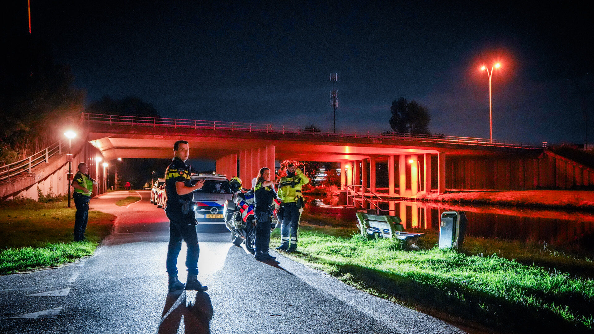 Grote politie-inzet na meldingen over man op viaduct A50