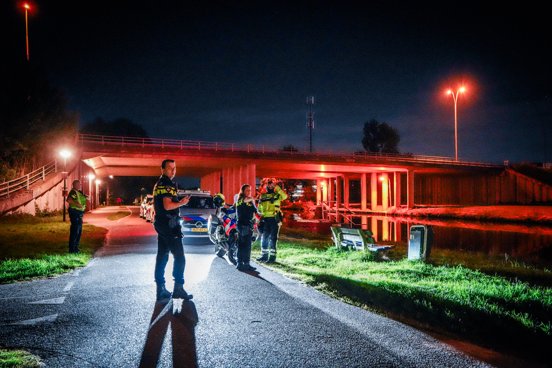 Grote politie-inzet na meldingen over man op viaduct A50