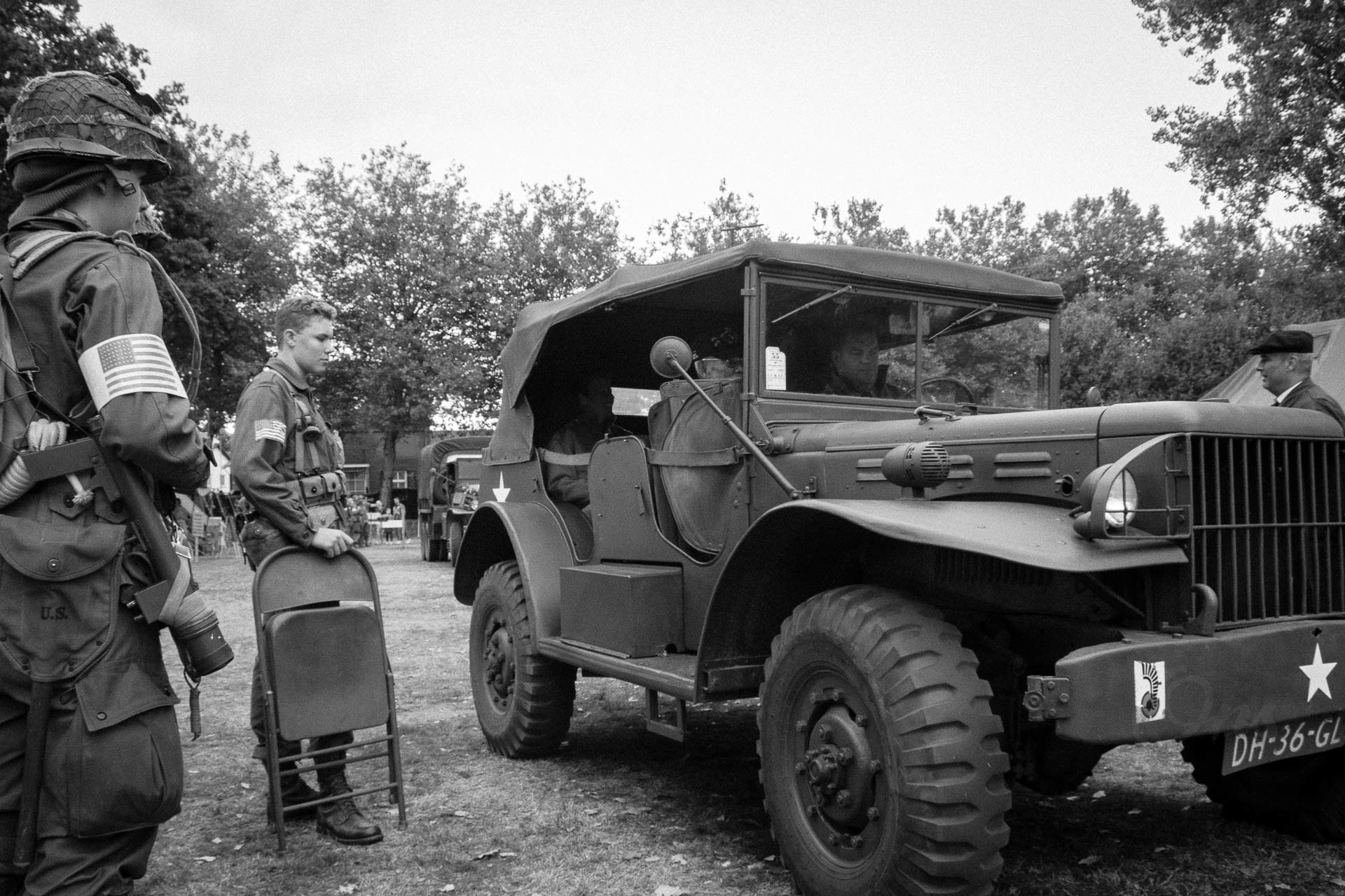 Figuranten van Operation Market Garden gebruikte afgelopen weekend om wat 'nieuwe' beelden te schieten van de 101ste Airborne divisie in Son en Breugel.
