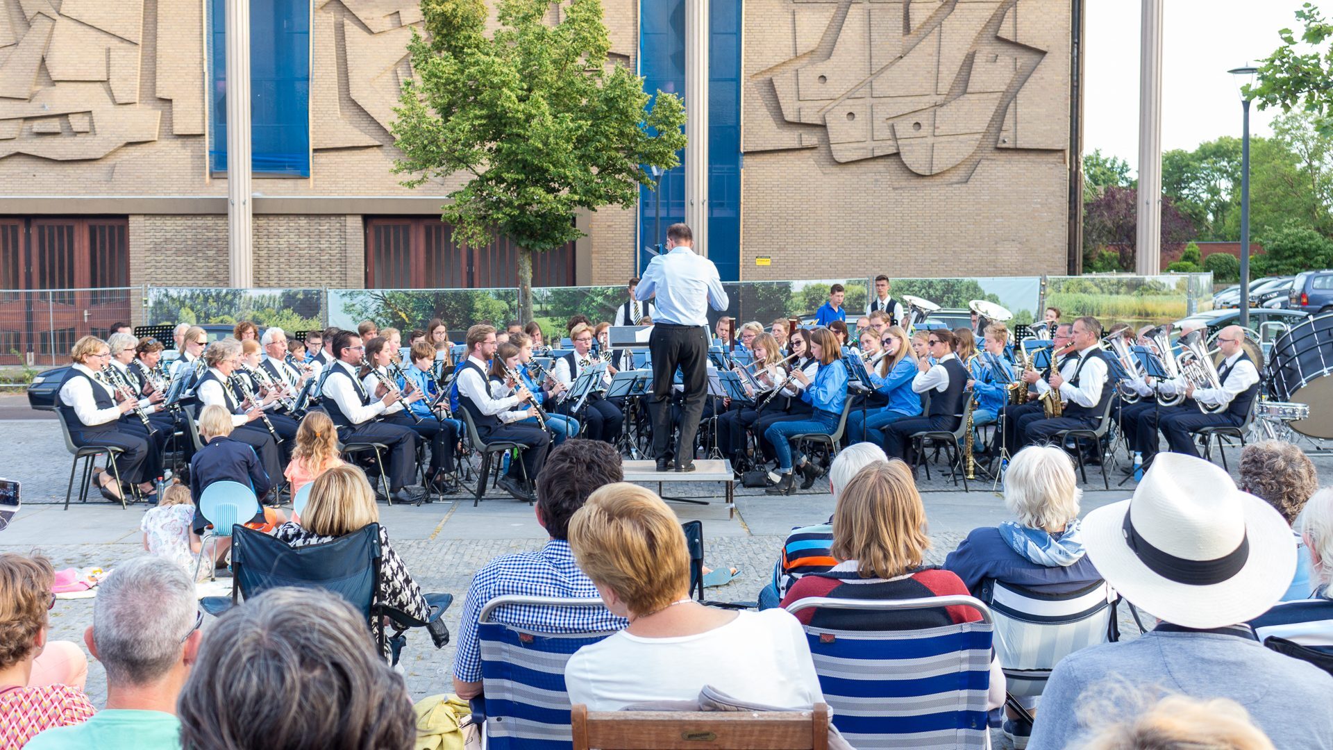 Harmonie Pro Honore Et Virtute bij het klapstoelenconcert in 2019 voor de voormalige Sint-Petrus Bandenkerk