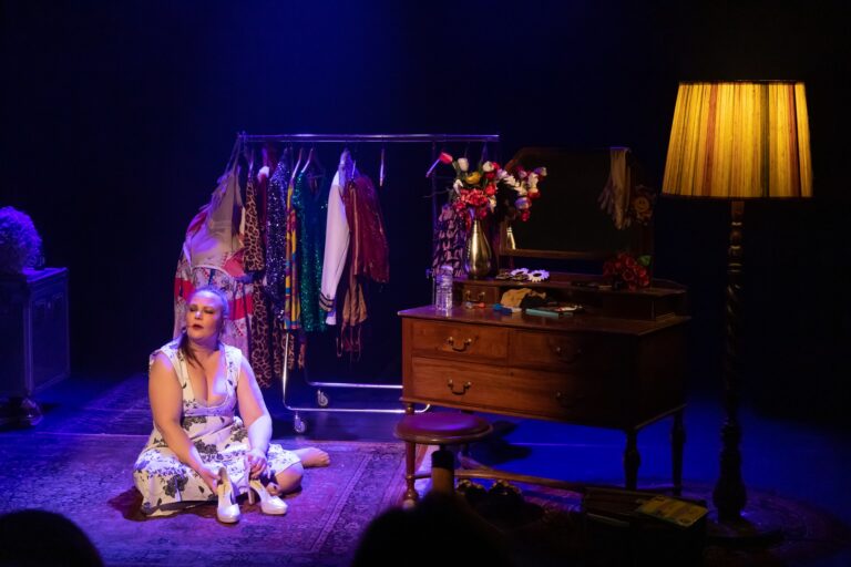 Nancy van Heeswijk tijdens haar theatershow 'Ik Ben Wie We Zijn'